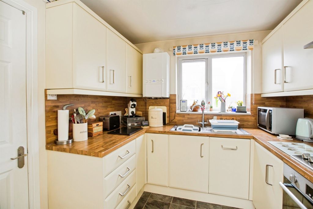 Property photo 3 of 14