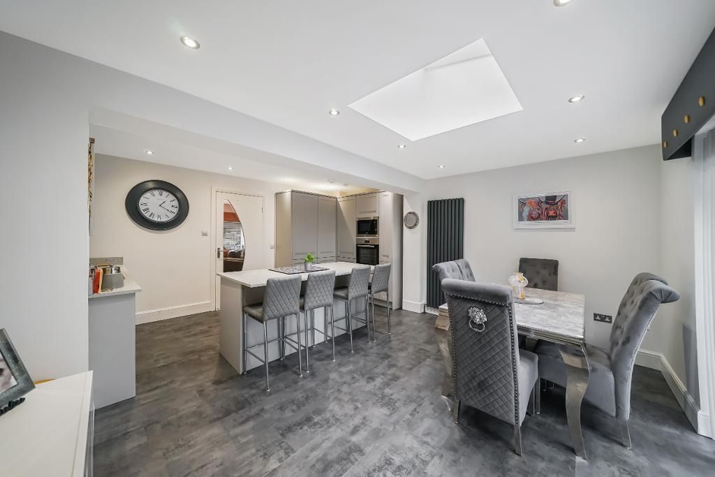 Property photo 3 of 21 Kitchen/ Dining Area