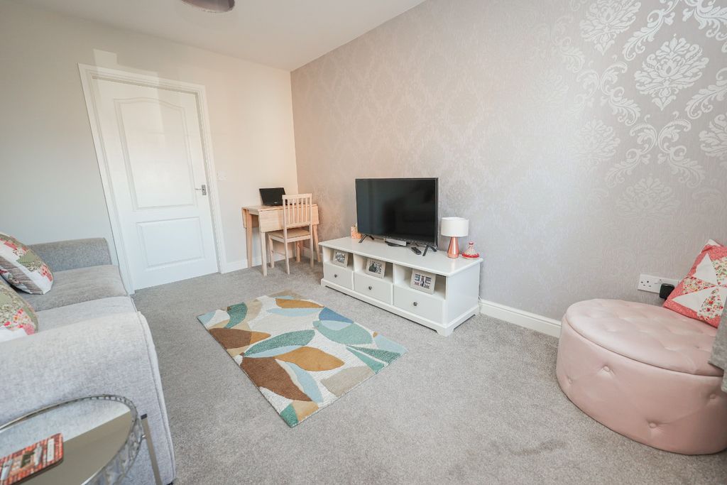 Property photo 2 of 14 4205552