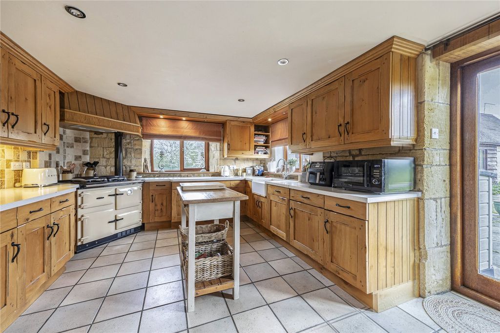 Property photo 2 of 15 Picture No. 11