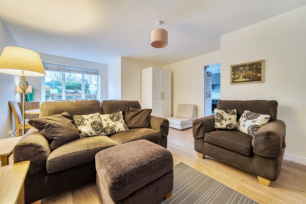 Property photo 2 of 11