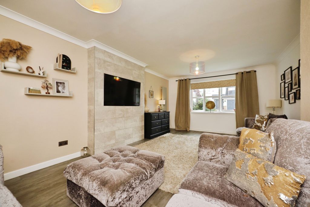 Property photo 3 of 22 Lounge Angle