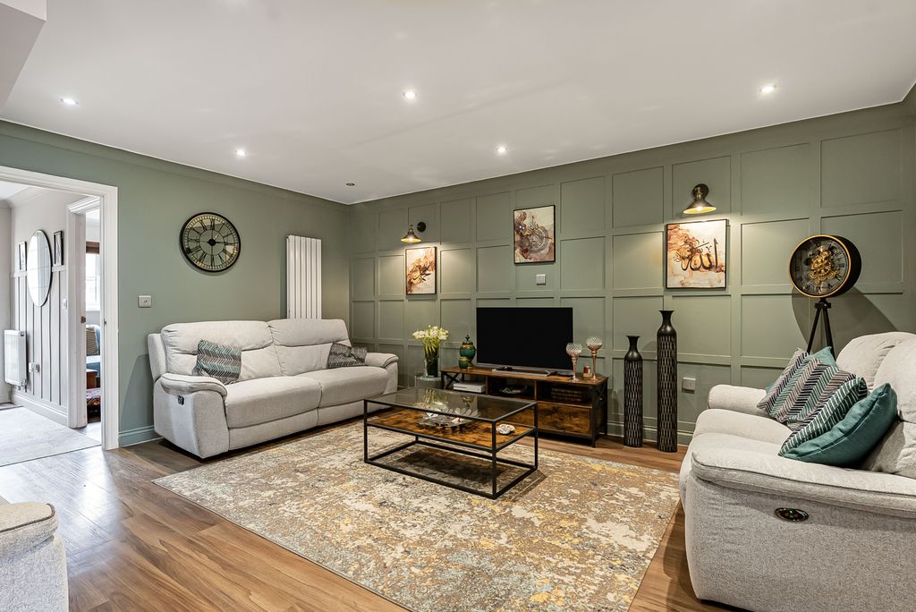 Property photo 2 of 12 Living Room