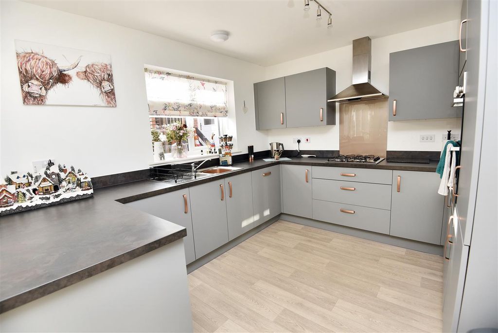 Property photo 3 of 11 Kitchen Area