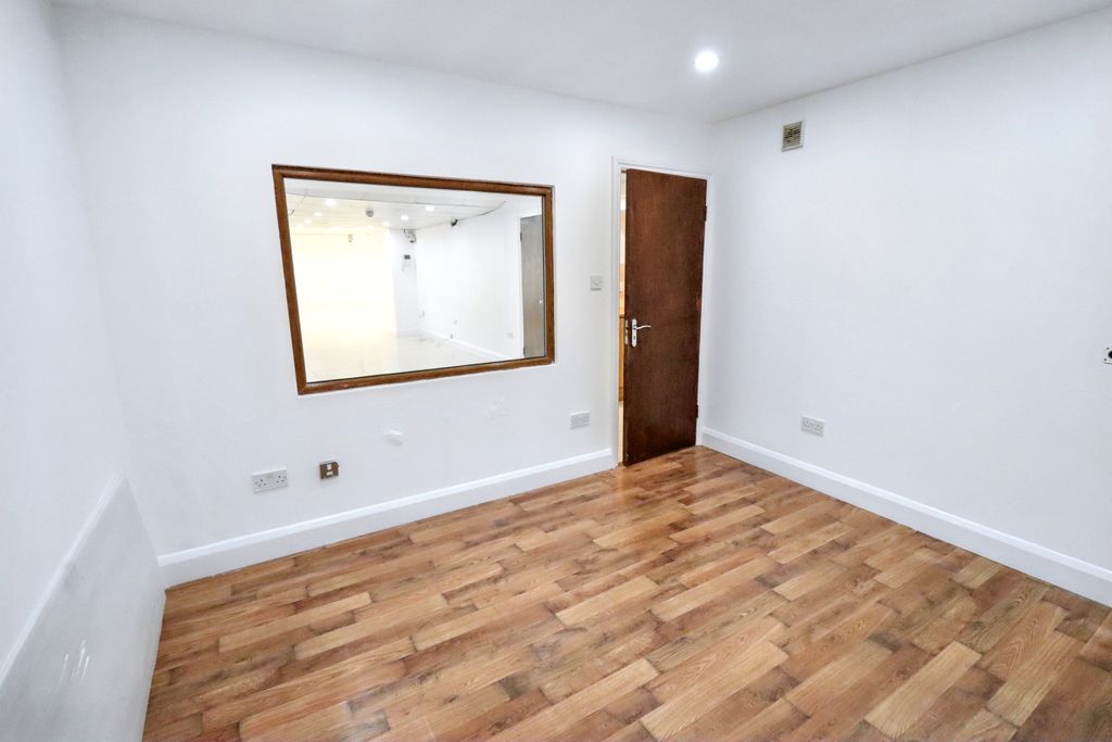 Property photo 3 of 10 Img_2476