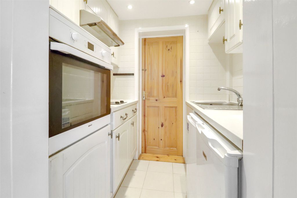 Property photo 3 of 7 Picture No. 12