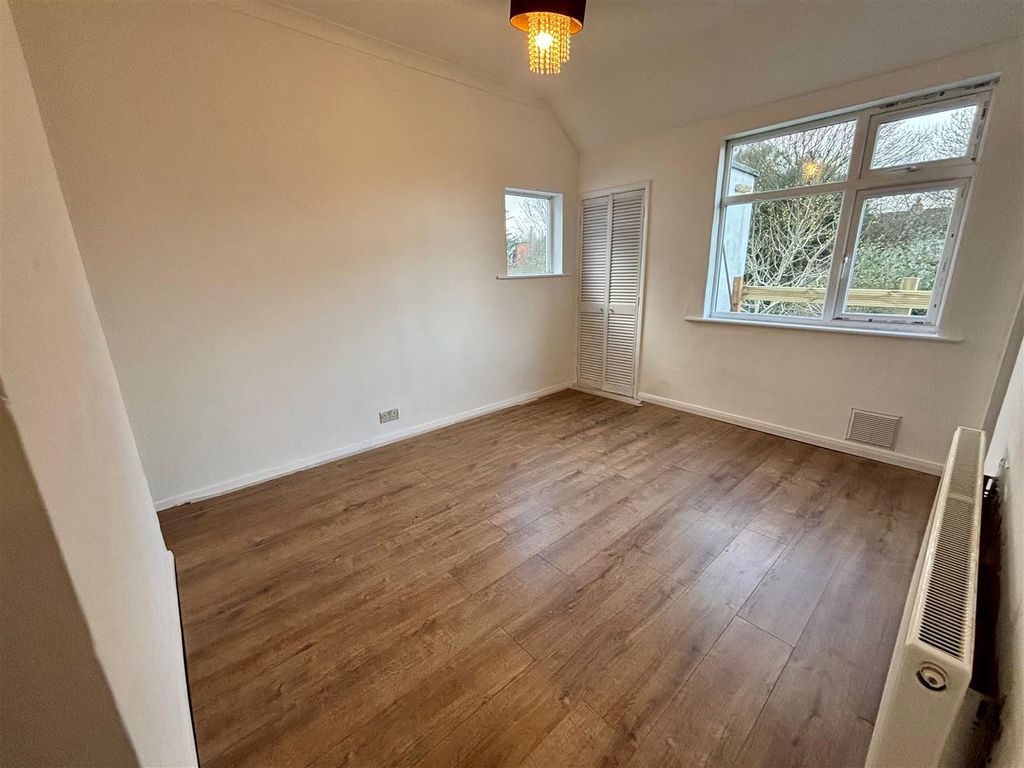 Property photo 3 of 4 Living Room.Jpg