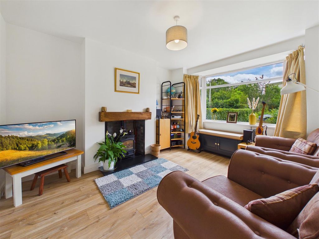 Property photo 3 of 11 Front Lounge
