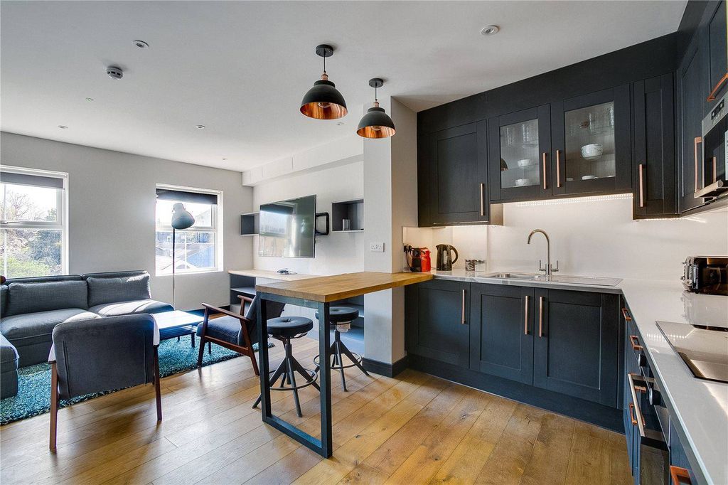 Property photo 3 of 6