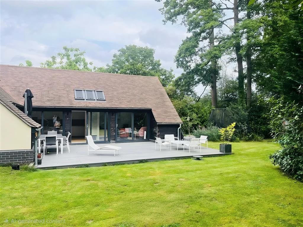 Property photo 3 of 13 Garden