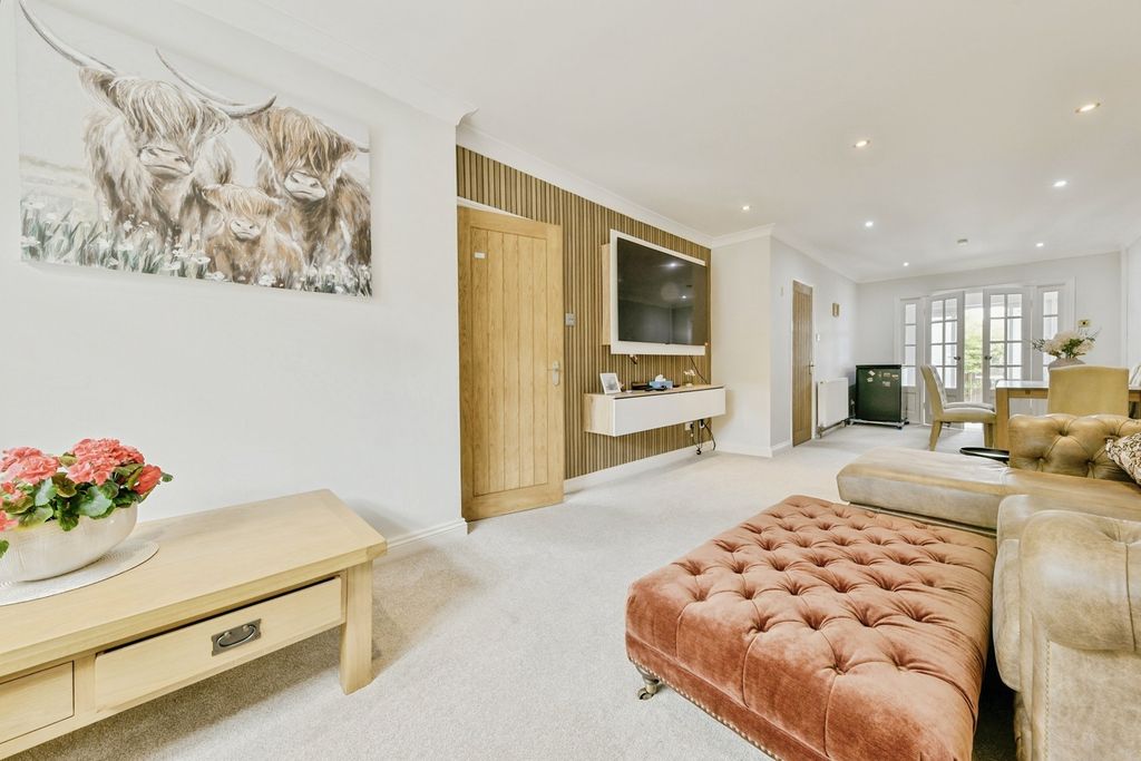 Property photo 3 of 26 Pbox-Img.Jpg