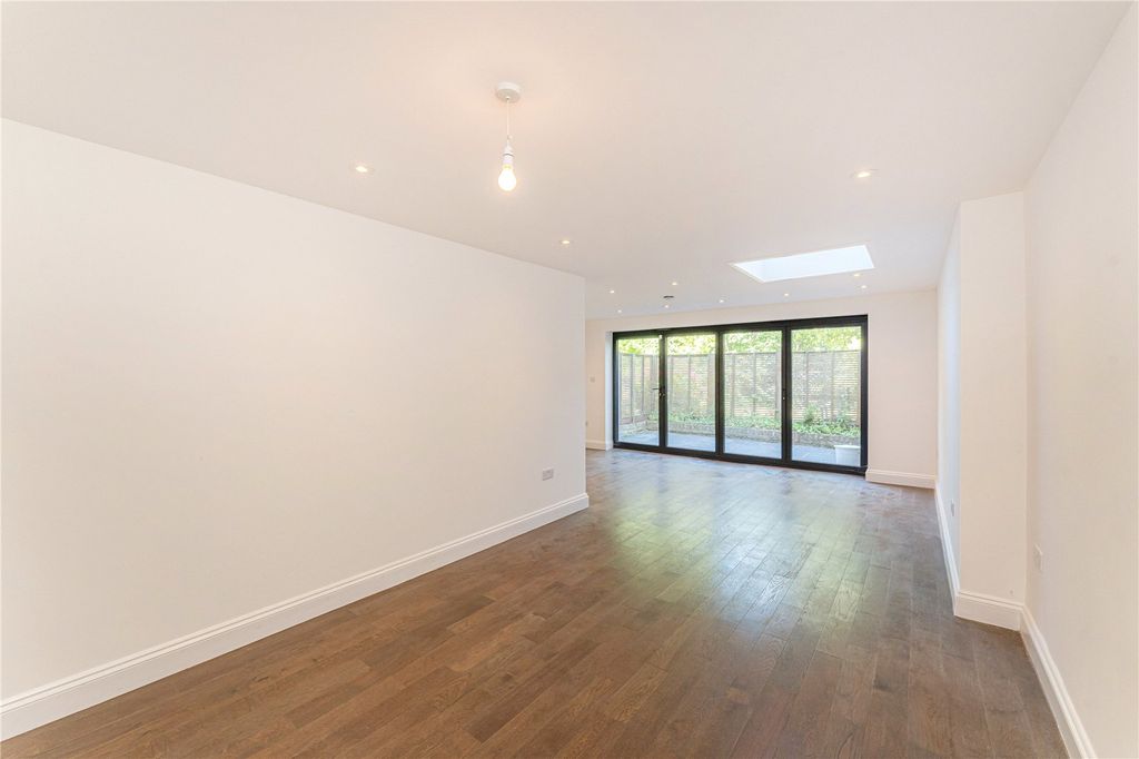 Property photo 2 of 17 Picture No. 24