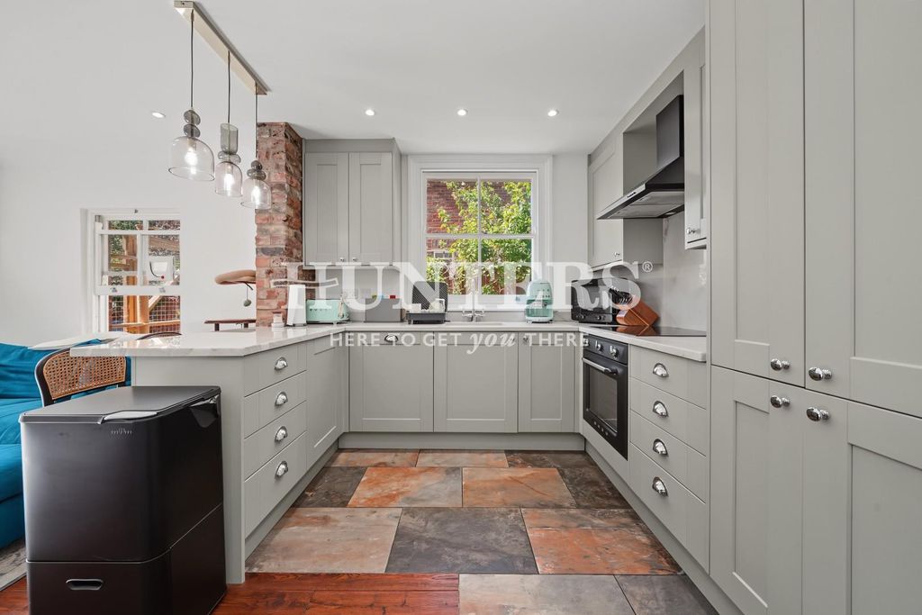 Property photo 3 of 11 Kitchen