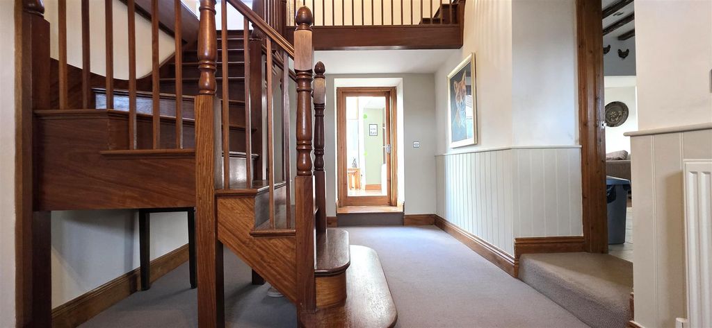 Property photo 2 of 13 Hallway.Jpg