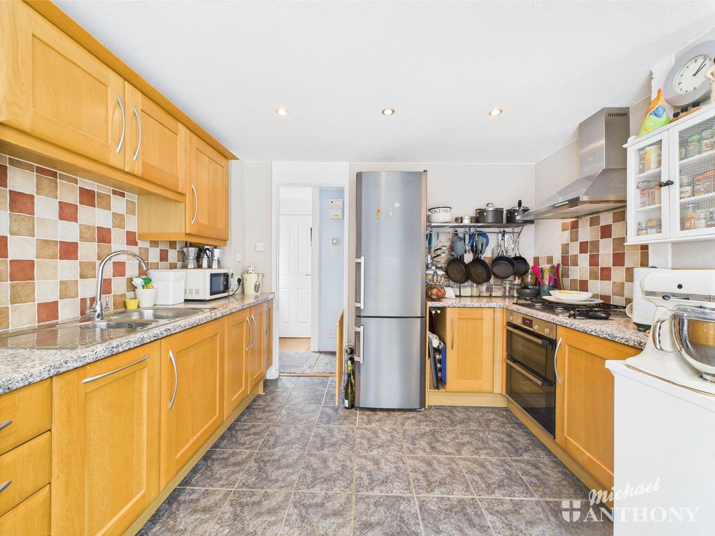 Property photo 2 of 16 Cam02773G0-Pr0303-Still011