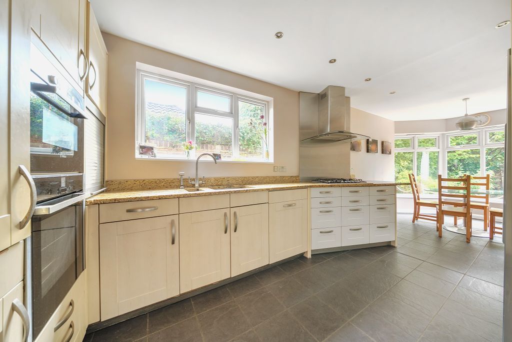 Property photo 3 of 12