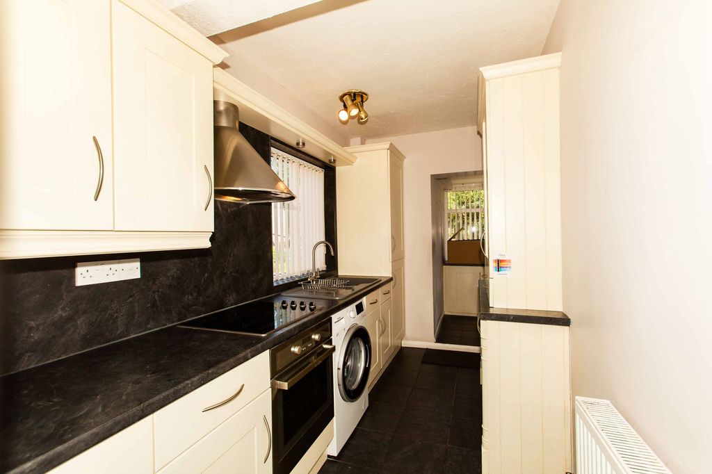 Property photo 3 of 27