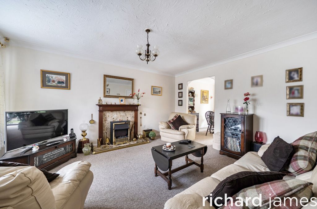 Property photo 2 of 13 2c199Fed1Ec045609380d68A45Ecd796