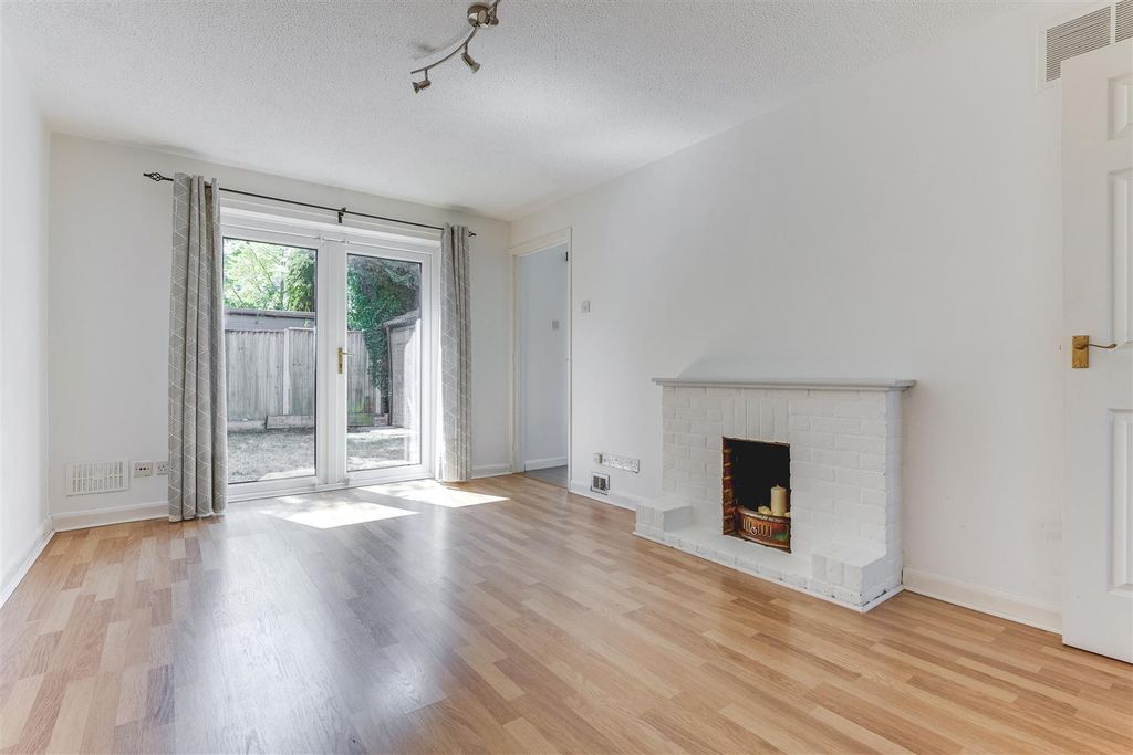 Property photo 3 of 15 Morlock Gardens-7.Jpg