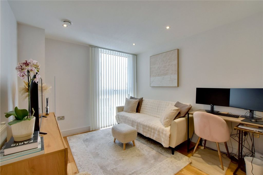 Property photo 2 of 16 Picture No. 05