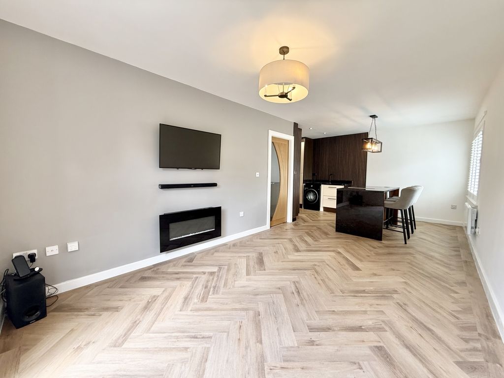 Property photo 3 of 16 Img_2907