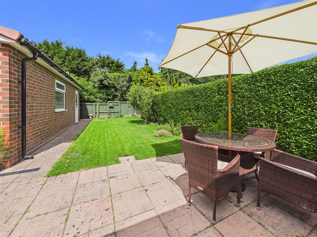Property photo 2 of 11 Outside