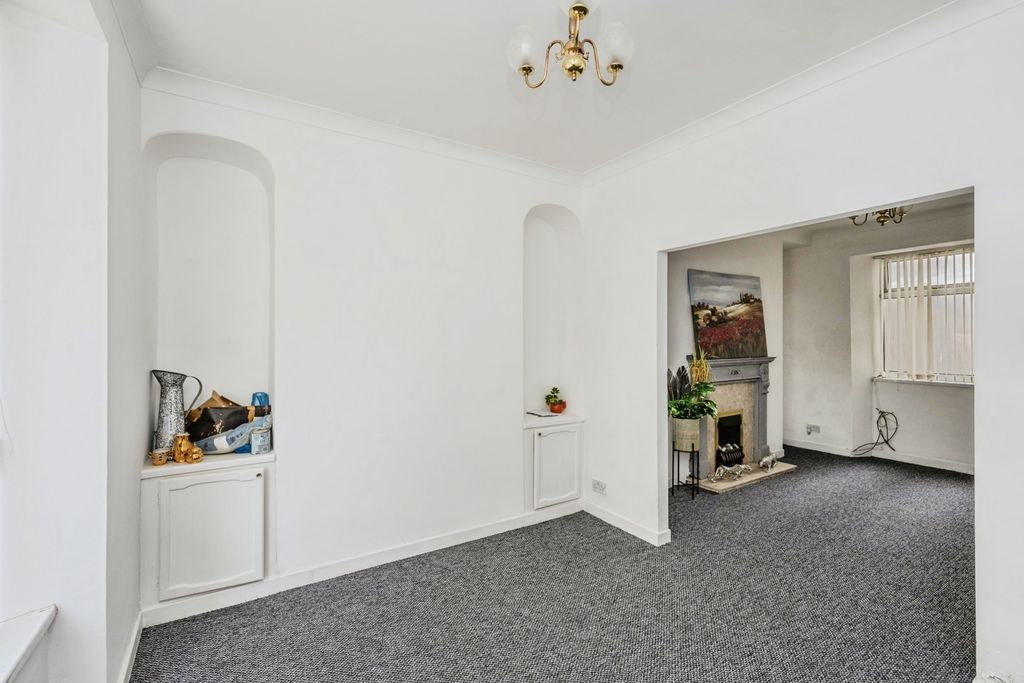Property photo 3 of 18 Pbox-Img.Jpg