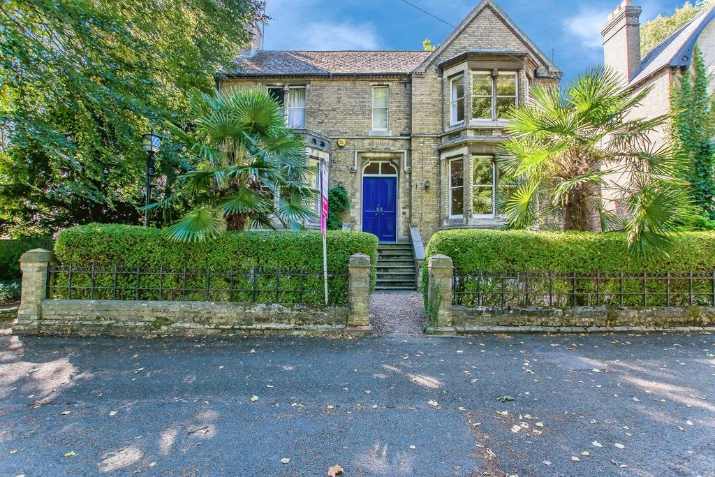 Property photo 1 of 22