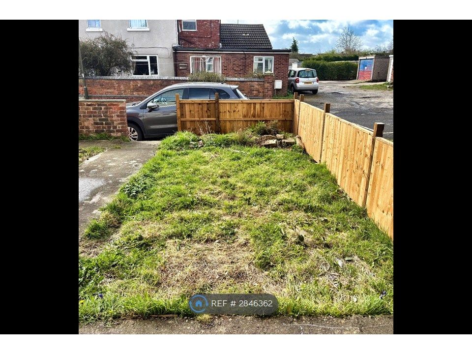 Property photo 2 of 17 Front Garden