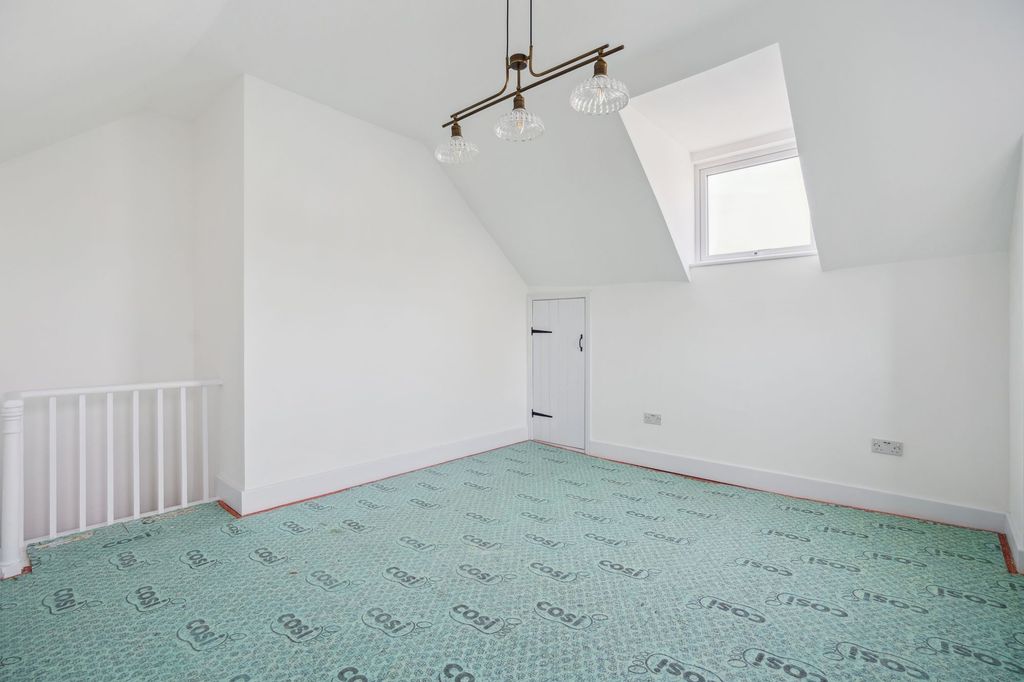 Property photo 3 of 31