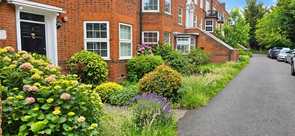 Property photo 1 of 14 Spacious & Beautifully Presented Two-Bedroom Flat With Private Balcony & Share Of Freehold