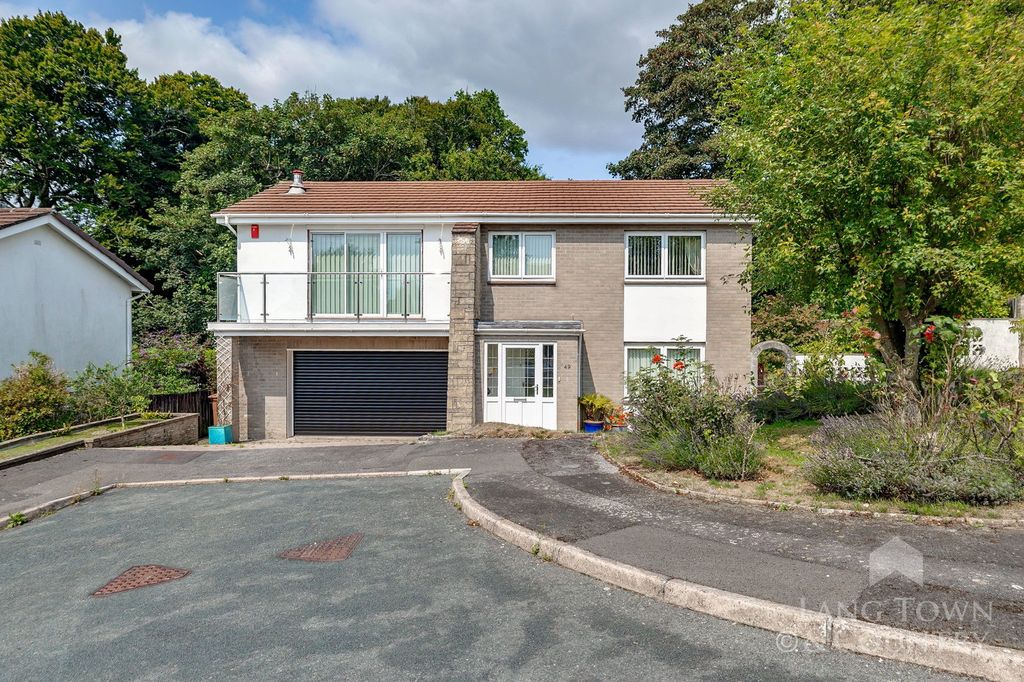 Property photo 1 of 18