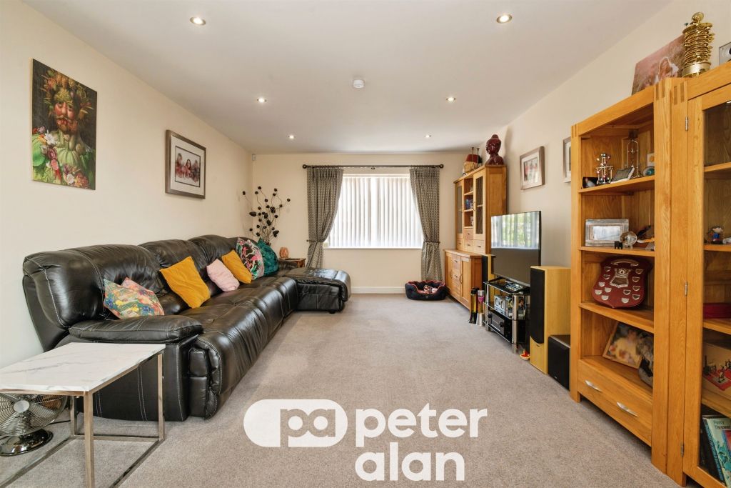 Property photo 2 of 27
