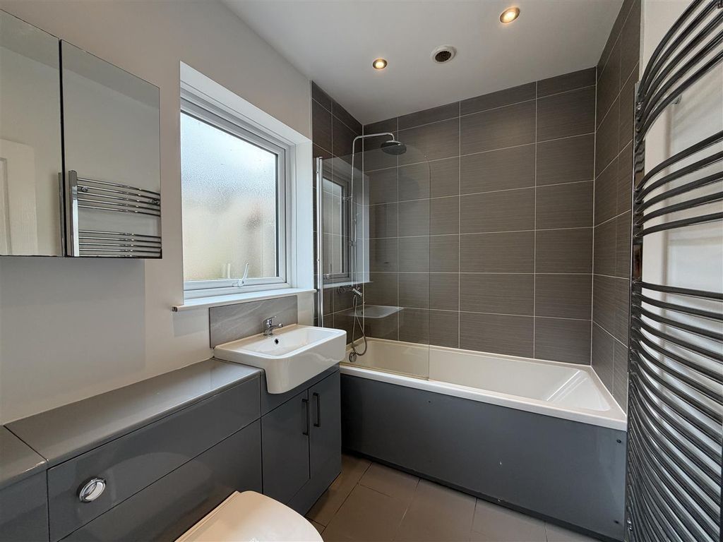 Property photo 2 of 15 Bathroom