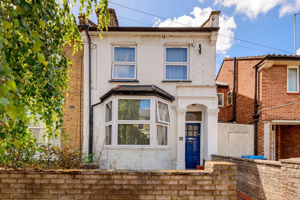 Property photo 1 of 18