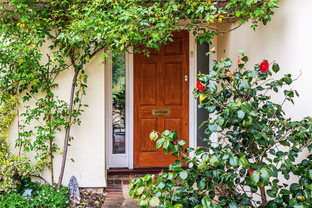 Property photo 3 of 37 House. Partnership