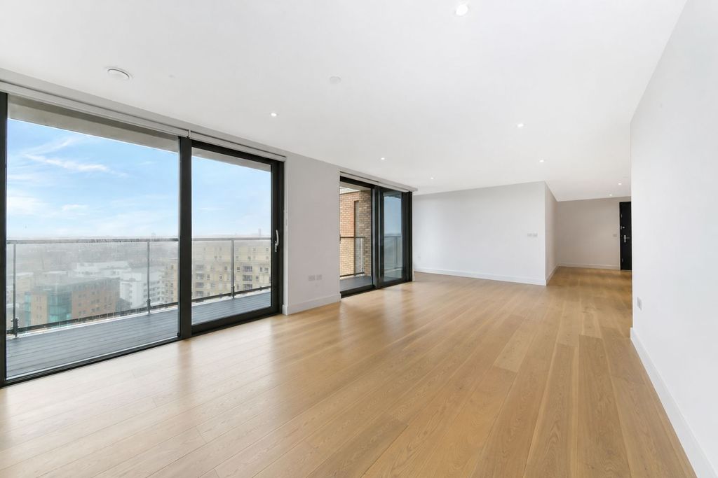 Property photo 3 of 8 Gallery