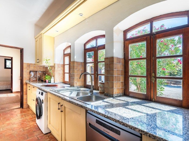 Property photo 2 of 70