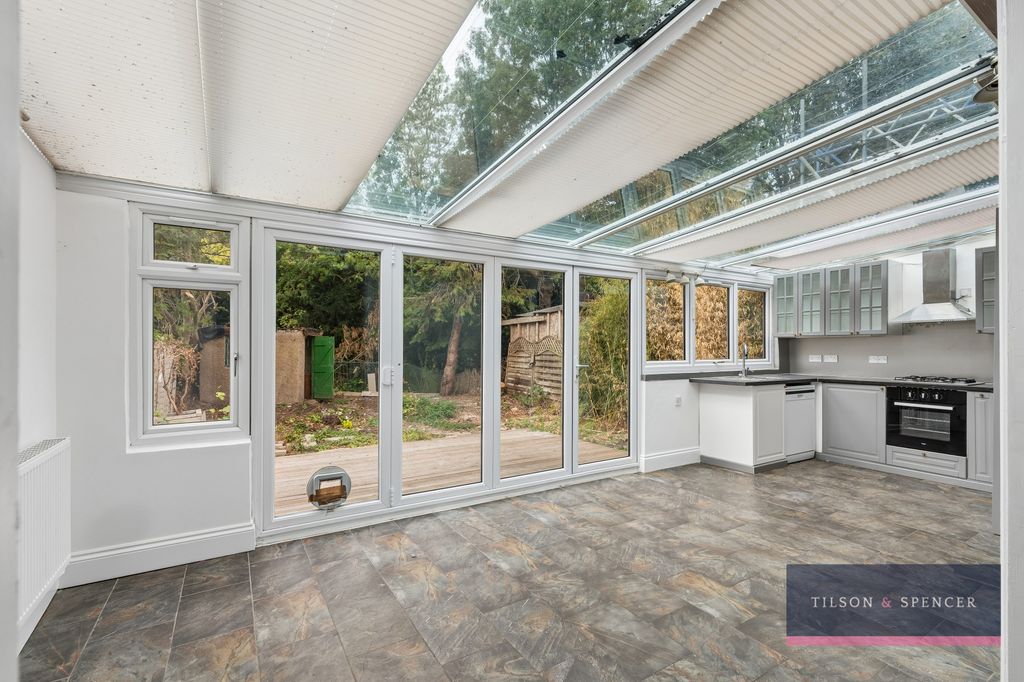 Property photo 1 of 17 010920267_Tils_75 Henningham Road _N17 7Bb_012_Wm