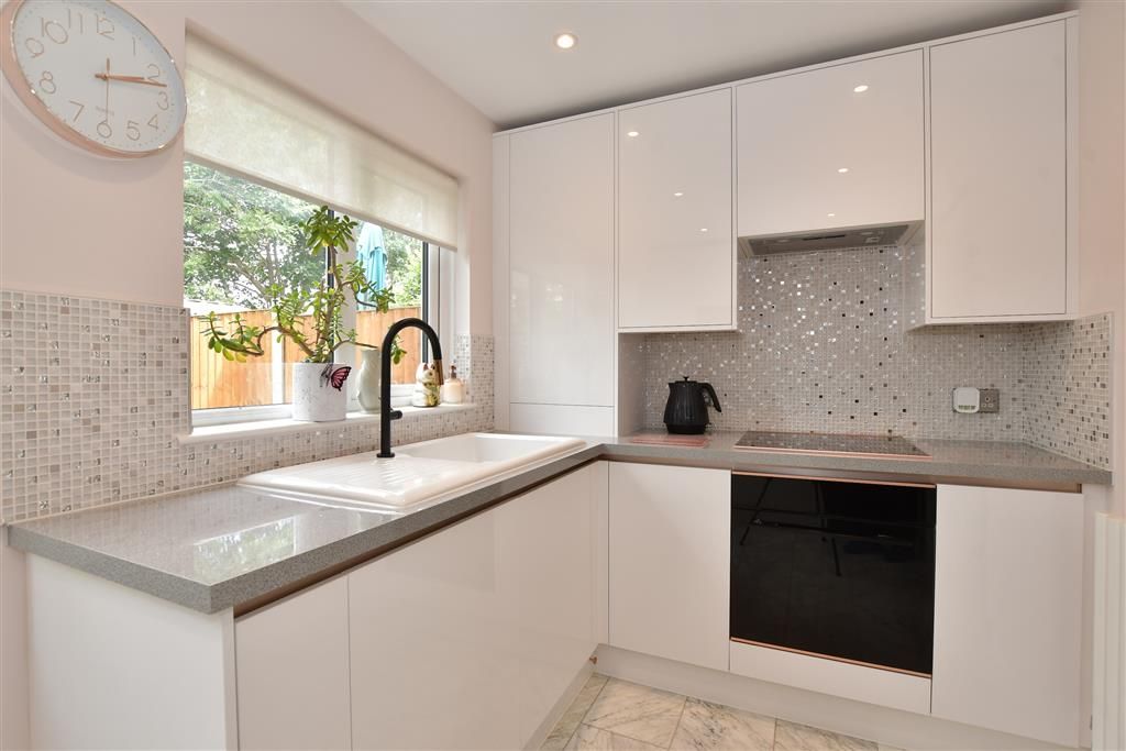 Property photo 3 of 12 Kitchen