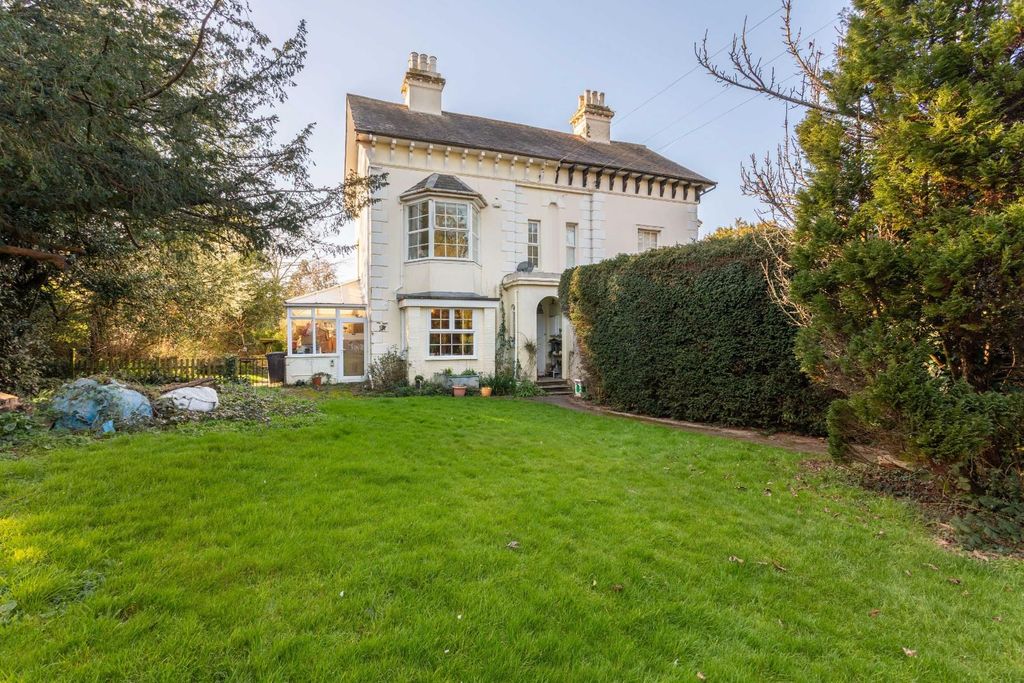 Property photo 1 of 16 75 London Road-2.Jpg