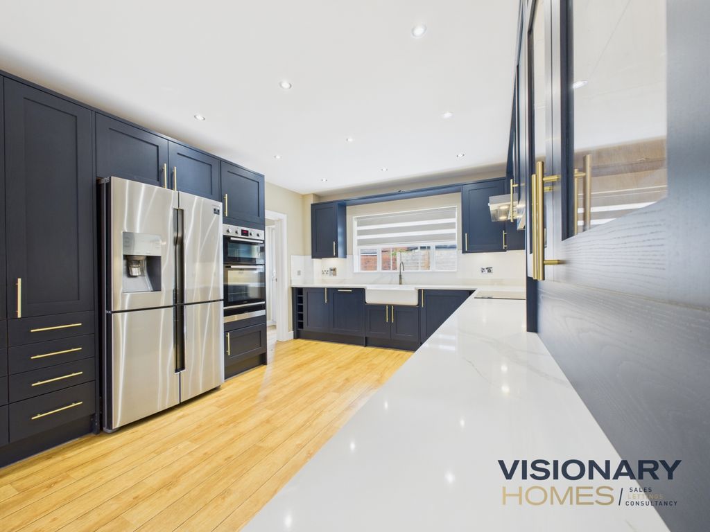 Property photo 3 of 28 Cam03522G0-Pr0216-Still014