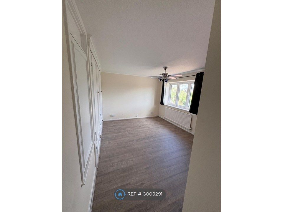 Property photo 3 of 13 Bed Room 1