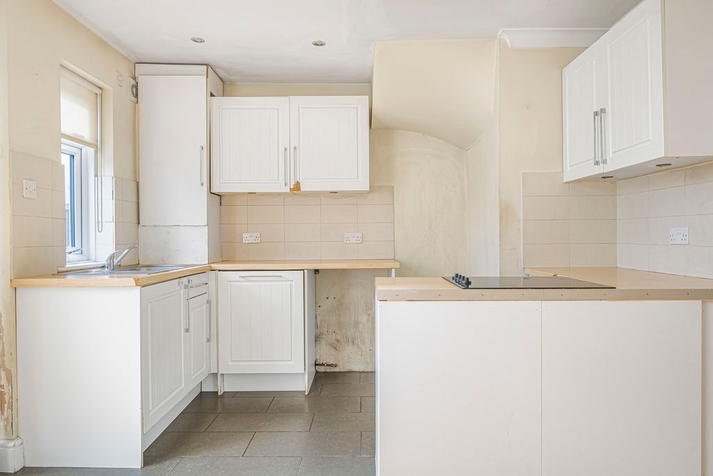 Property photo 3 of 16 Kitchen