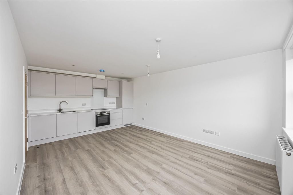 Additional image 8 of 2 bed flat to rentMontague Street, Worthing BN11