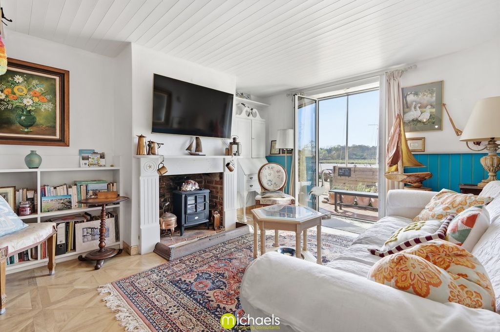 Property photo 3 of 32