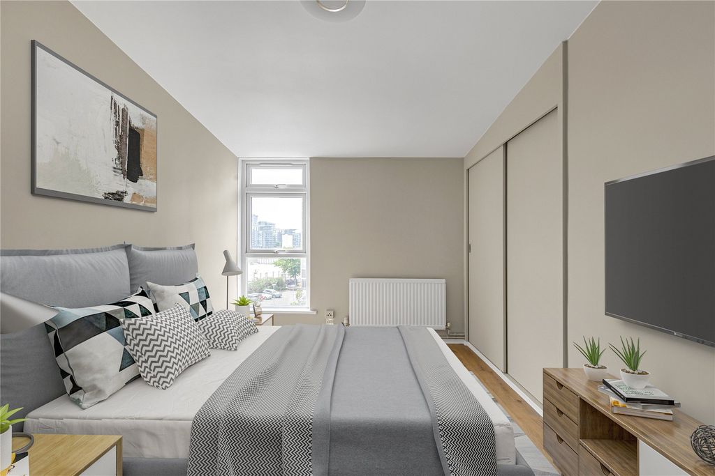 Property photo 2 of 10 Principle Bedroom