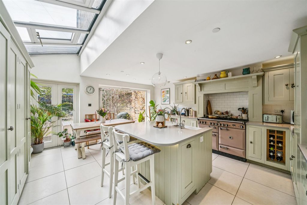 Property photo 2 of 12 For Sale - Beaumont Road, W4