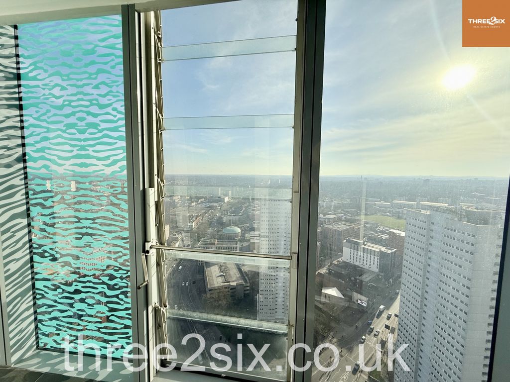Property photo 1 of 9 Luxury 34th-Floor Apartment In Beetham Tower – Stunning Panoramic Views