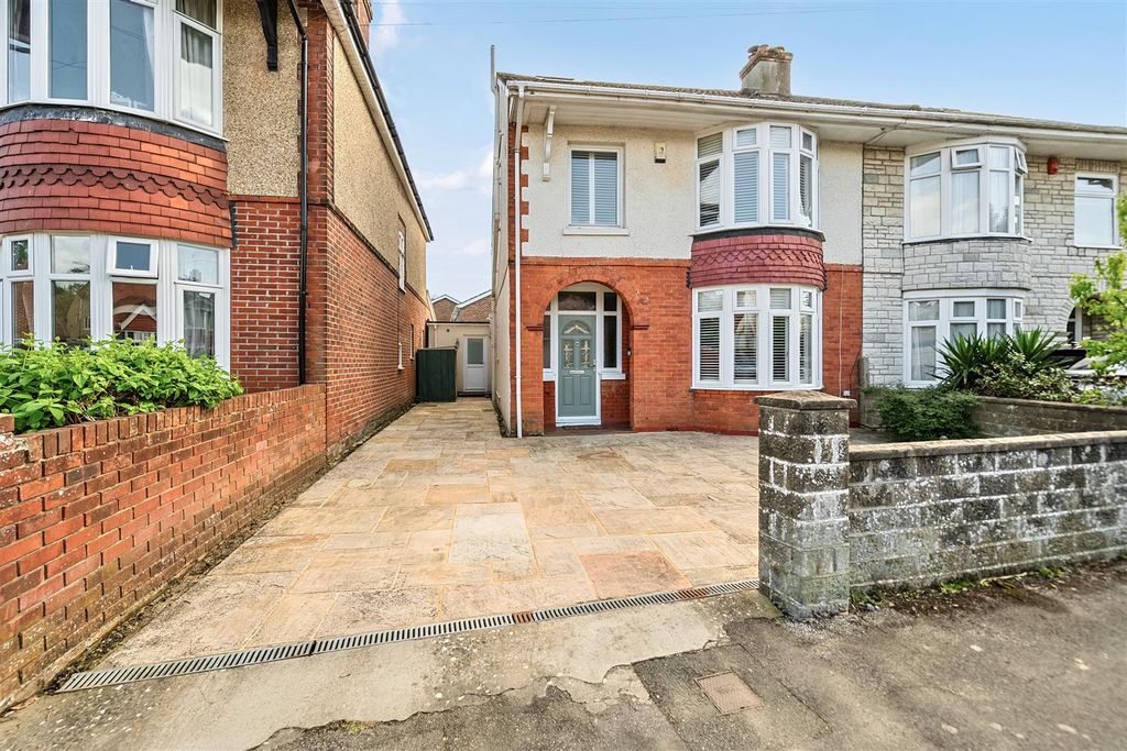 Property photo 1 of 17 Exterior